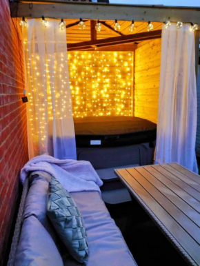 4 Bed Cottage Winterton-on-Sea HotTub and Log Burner